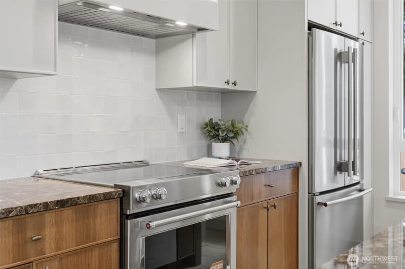 Property photo for 11737 40th Avenue Ne #a, Seattle photo 12
