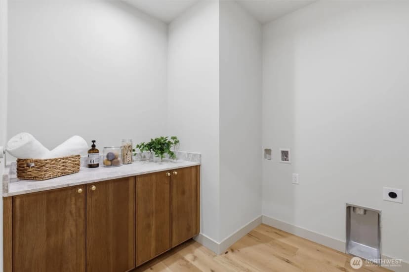Property photo for 11737 40th Avenue Ne #a, Seattle photo 27