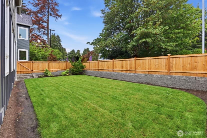 Property photo for 11737 40th Avenue Ne #a, Seattle photo 34