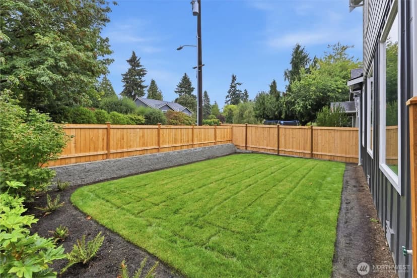 Property photo for 11737 40th Avenue Ne #a, Seattle photo 33