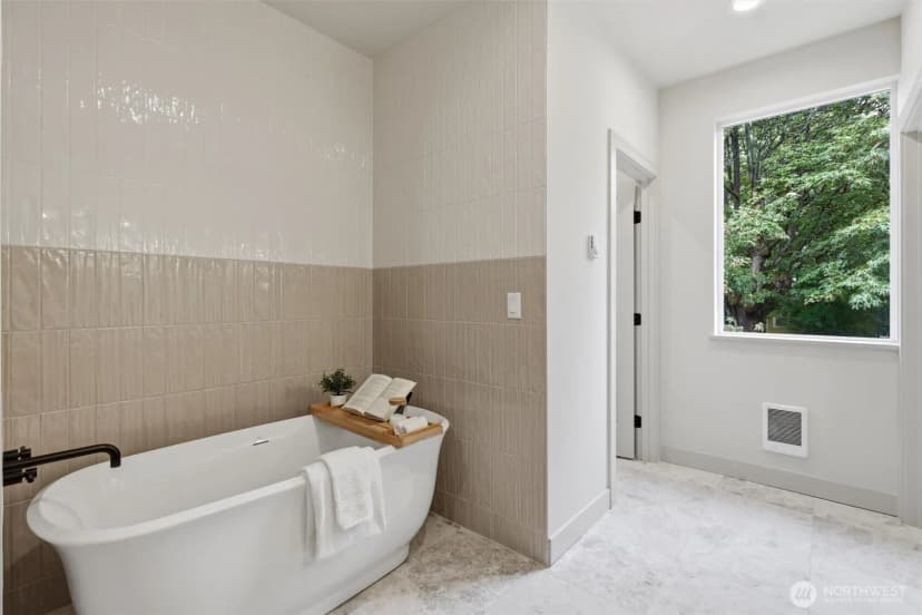 Property photo for 11737 40th Avenue Ne #a, Seattle photo 21