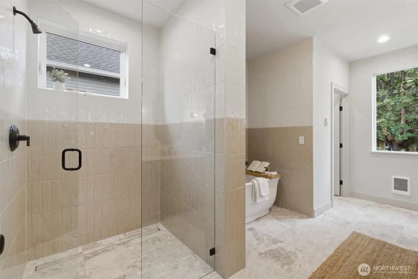Property photo for 11737 40th Avenue Ne #a, Seattle photo 22