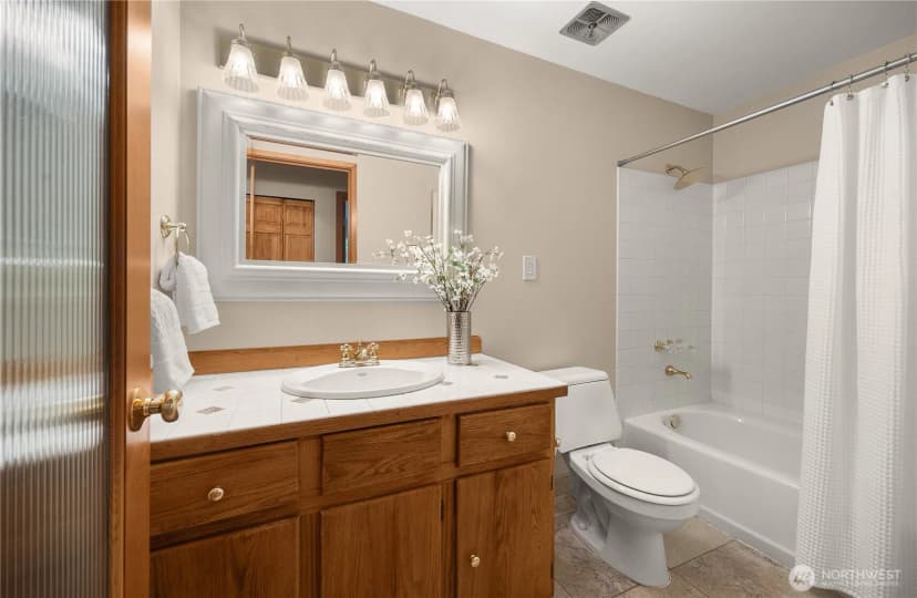 Property photo for 6039 Ne 202nd Street, Kenmore photo 16