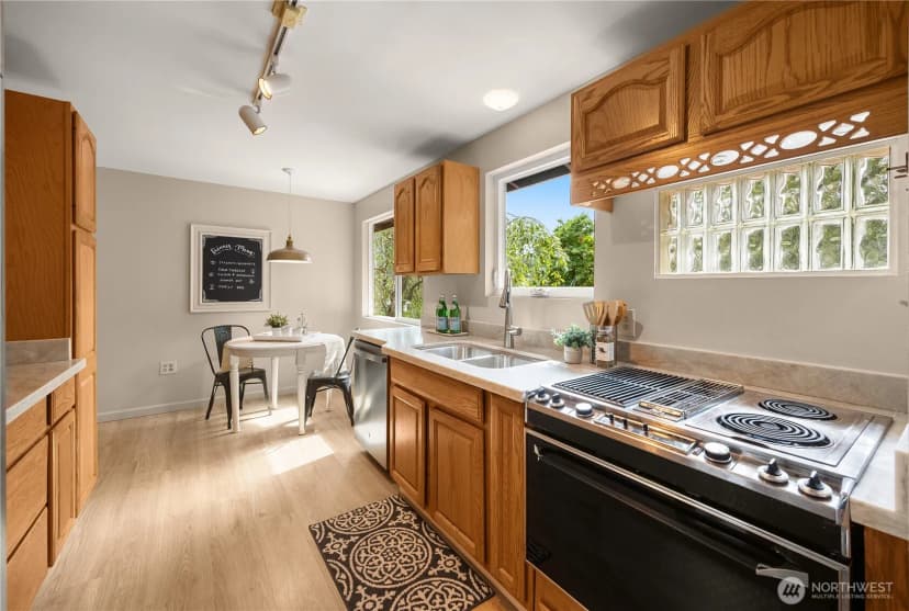 Property photo for 6039 Ne 202nd Street, Kenmore photo 13