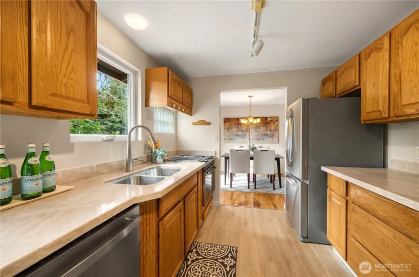 Property photo for 6039 Ne 202nd Street, Kenmore photo 12