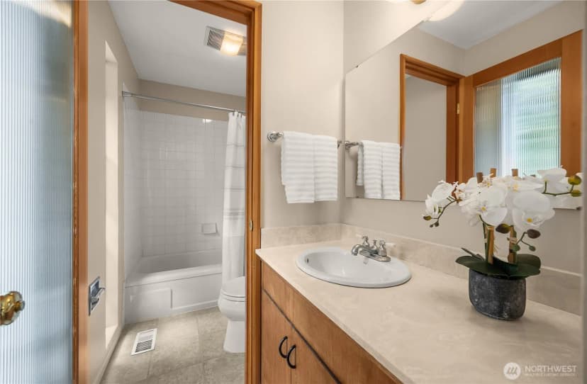 Property photo for 6039 Ne 202nd Street, Kenmore photo 21