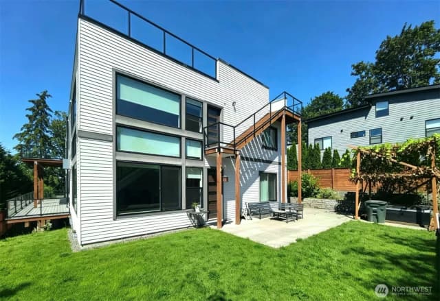 Property photo for 3621 Lincoln Avenue Ne, Renton