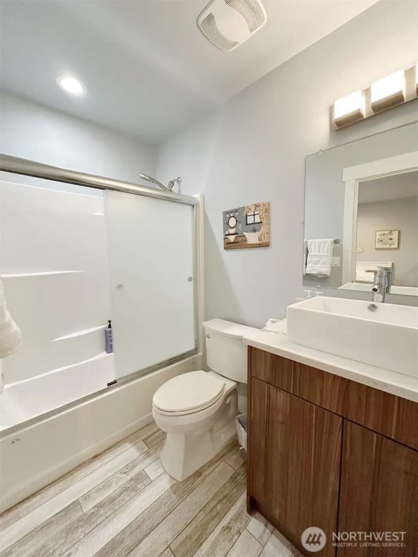 Property photo for 3621 Lincoln Avenue Ne, Renton photo 14