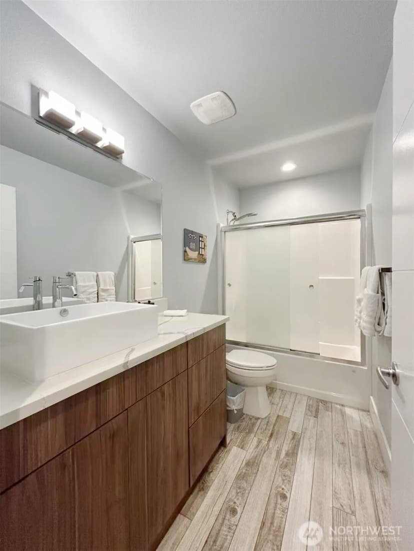 Property photo for 3621 Lincoln Avenue Ne, Renton photo 16