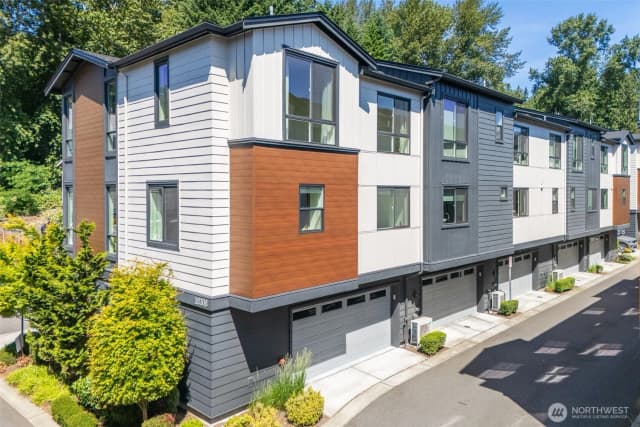 Property photo for 18308 96th Avenue Ne #a, Bothell photo 3