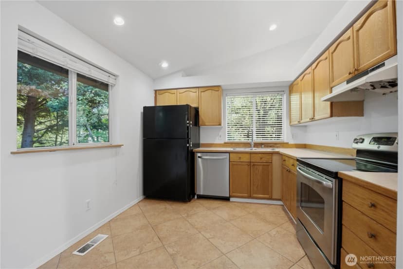 Property photo for 8716 17th Street Ne, Lake Stevens photo 11