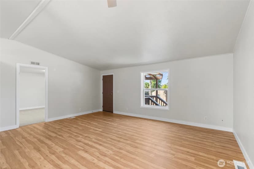 Property photo for 1004 Diane Avenue, Oak Harbor photo 13