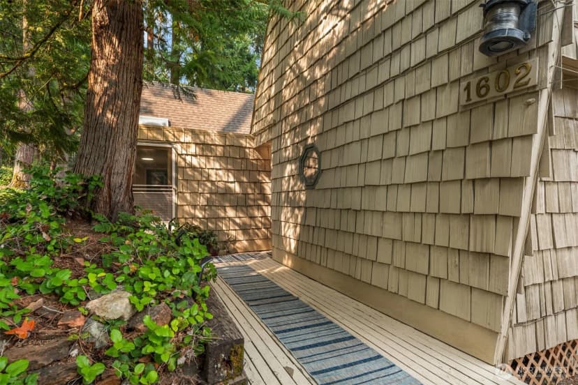 Property photo for 1602 W Lake Sammamish Parkway Se, Bellevue photo 39