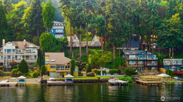 Property photo for 1602 W Lake Sammamish Parkway Se, Bellevue