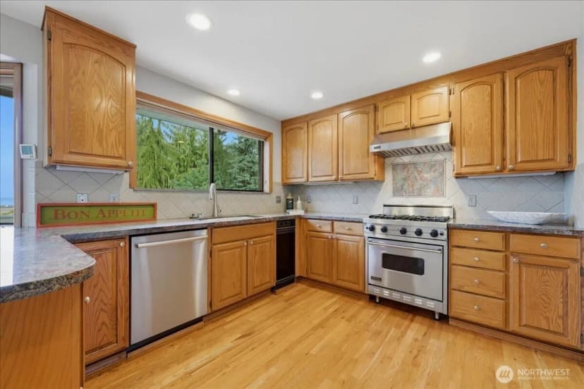 Property photo for 15508 72nd Avenue W, Edmonds photo 11