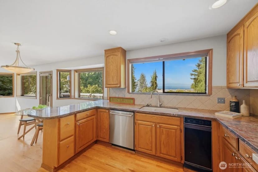 Property photo for 15508 72nd Avenue W, Edmonds photo 10