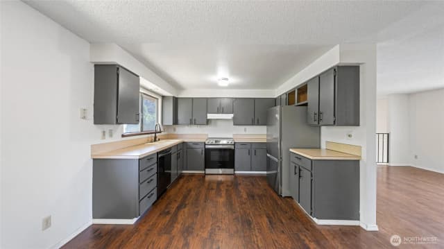 Property photo for 2402 W 16th Ave, Kennewick photo 4