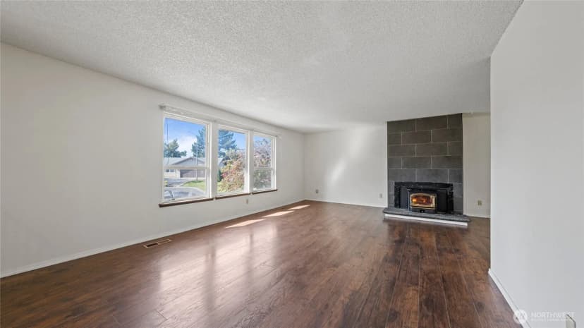 Property photo for 2402 W 16th Ave, Kennewick photo 7