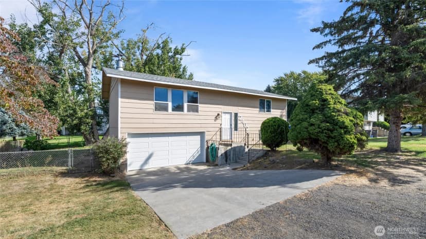 Property photo for 2402 W 16th Ave, Kennewick