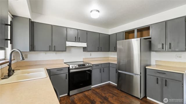 Property photo for 2402 W 16th Ave, Kennewick photo 5