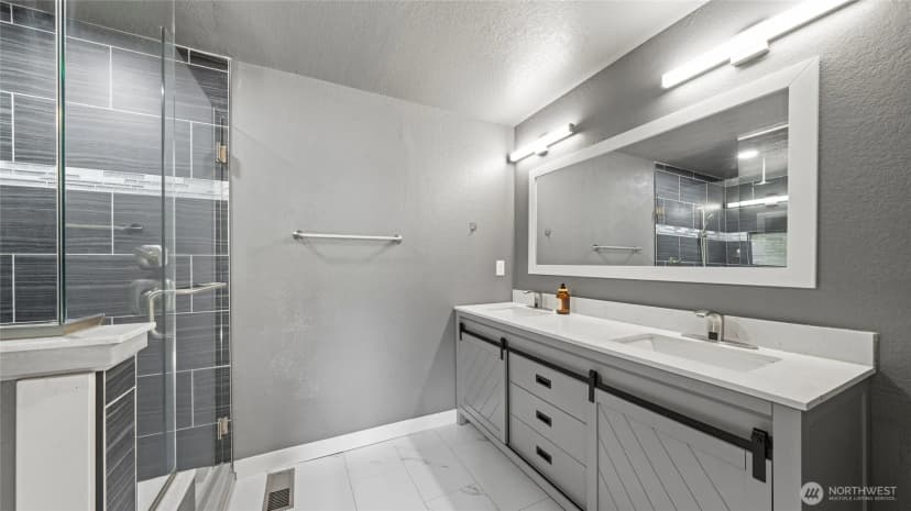 Property photo for 2402 W 16th Ave, Kennewick photo 11