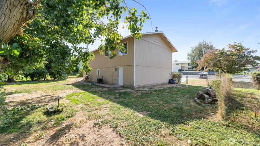 Property photo for 2402 W 16th Ave, Kennewick photo 2