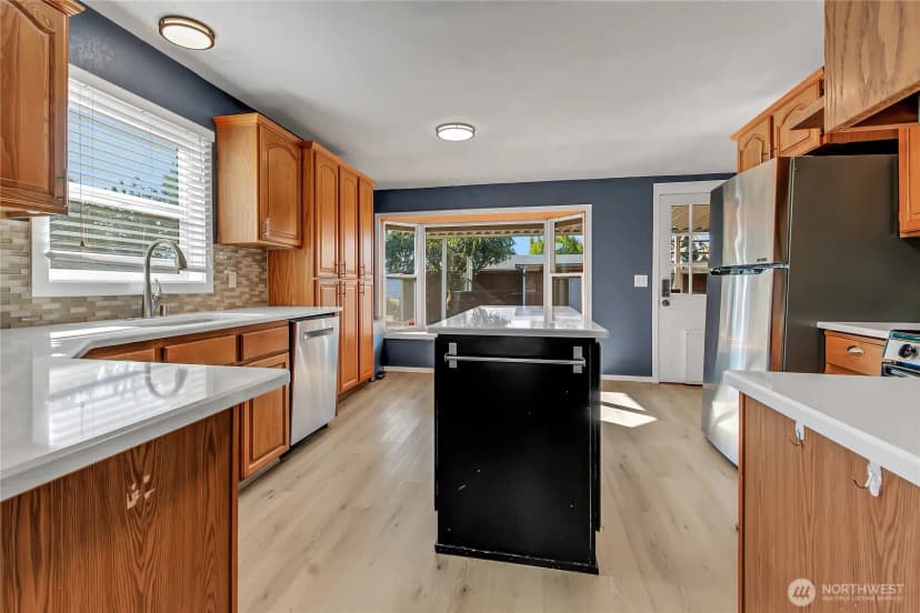 Property photo for 922 6th Avenue Sw, Puyallup photo 10