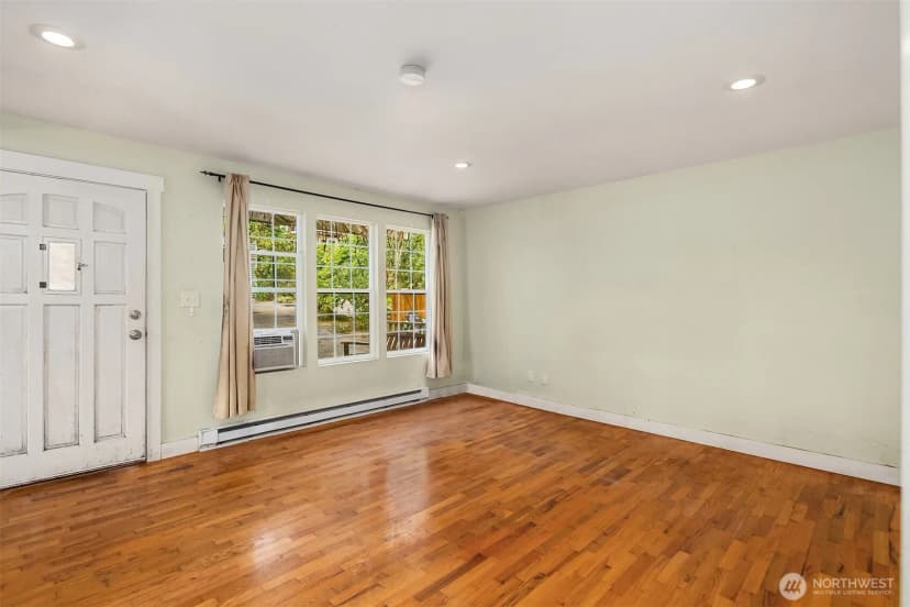 Property photo for 440 26th Avenue E, Seattle photo 9