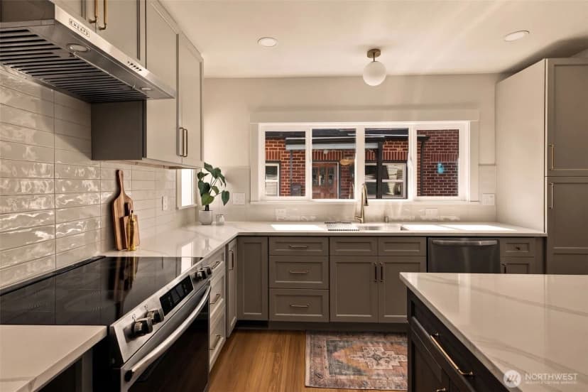 Property photo for 1712 30th Avenue S, Seattle photo 9
