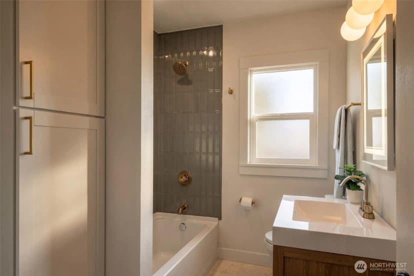 Property photo for 1712 30th Avenue S, Seattle photo 23