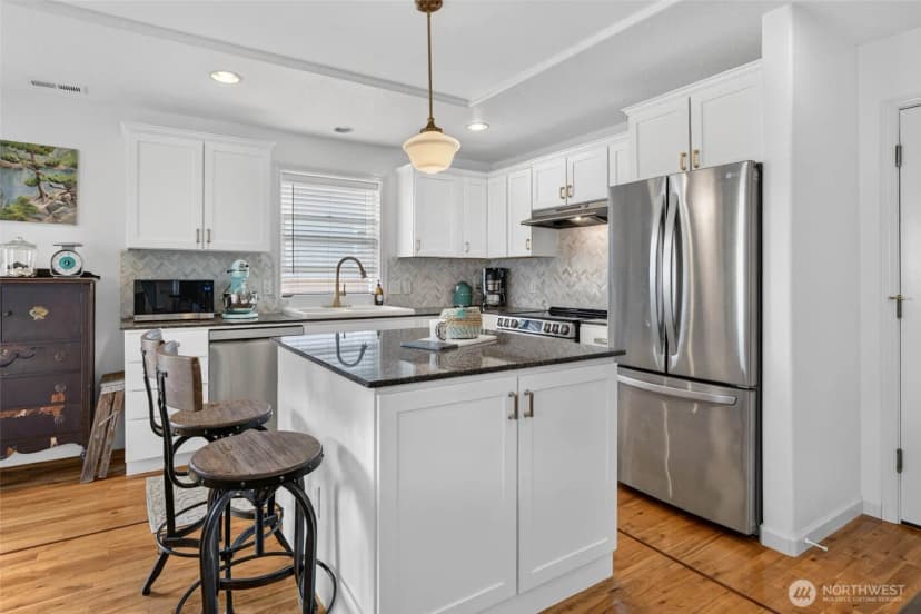 Property photo for 2710 N Sea Crest Avenue, Long Beach photo 6