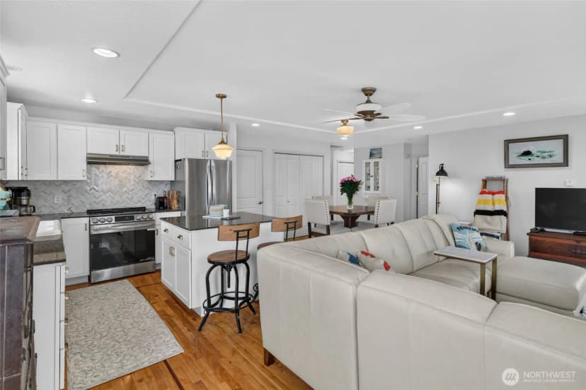 Property photo for 2710 N Sea Crest Avenue, Long Beach photo 23