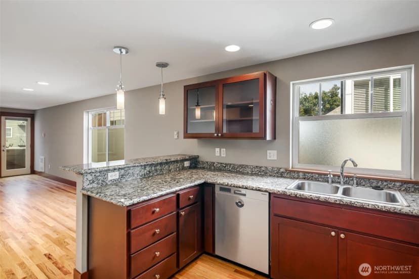 Property photo for 5260 Brooklyn Avenue Ne #b, Seattle photo 10