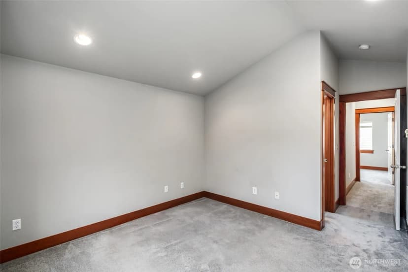 Property photo for 5260 Brooklyn Avenue Ne #b, Seattle photo 14
