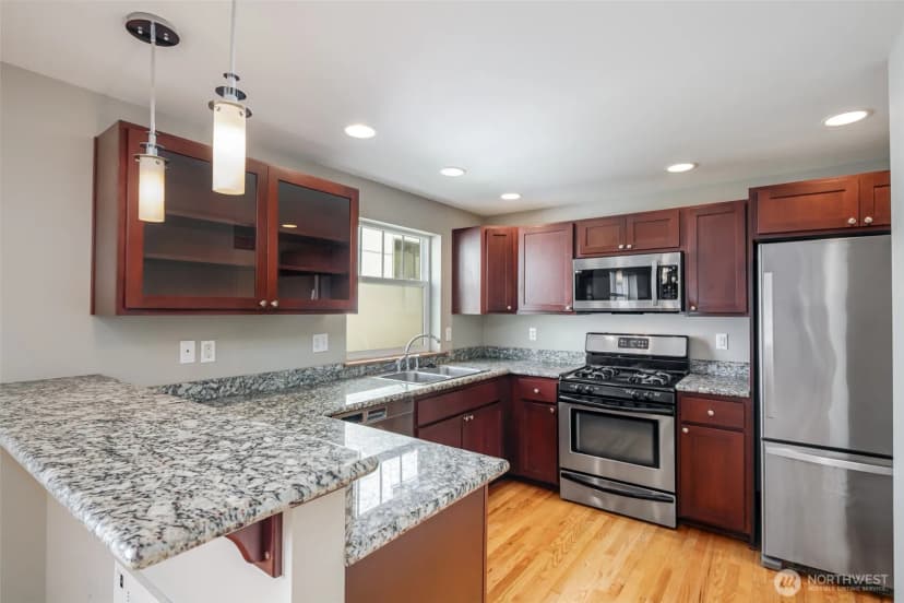 Property photo for 5260 Brooklyn Avenue Ne #b, Seattle photo 8