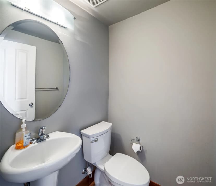 Property photo for 5260 Brooklyn Avenue Ne #b, Seattle photo 12