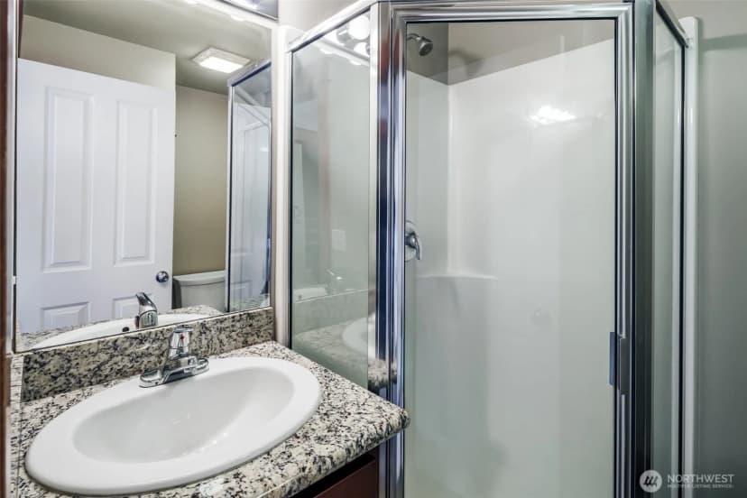 Property photo for 5260 Brooklyn Avenue Ne #b, Seattle photo 24