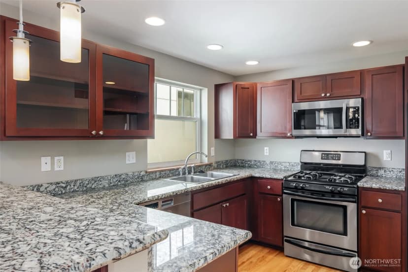 Property photo for 5260 Brooklyn Avenue Ne #b, Seattle photo 6