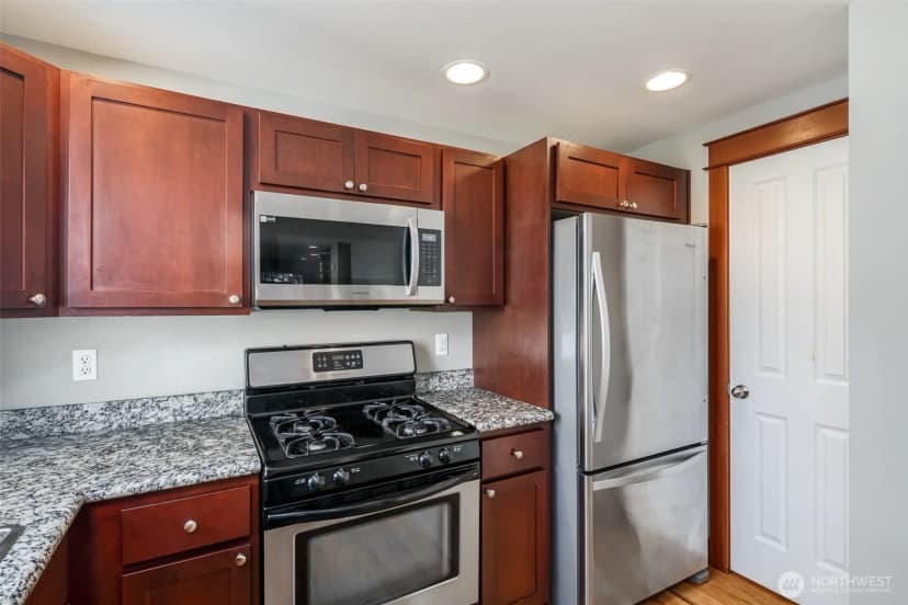 Property photo for 5260 Brooklyn Avenue Ne #b, Seattle photo 7