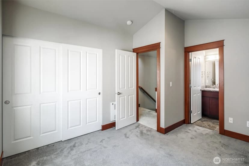 Property photo for 5260 Brooklyn Avenue Ne #b, Seattle photo 19
