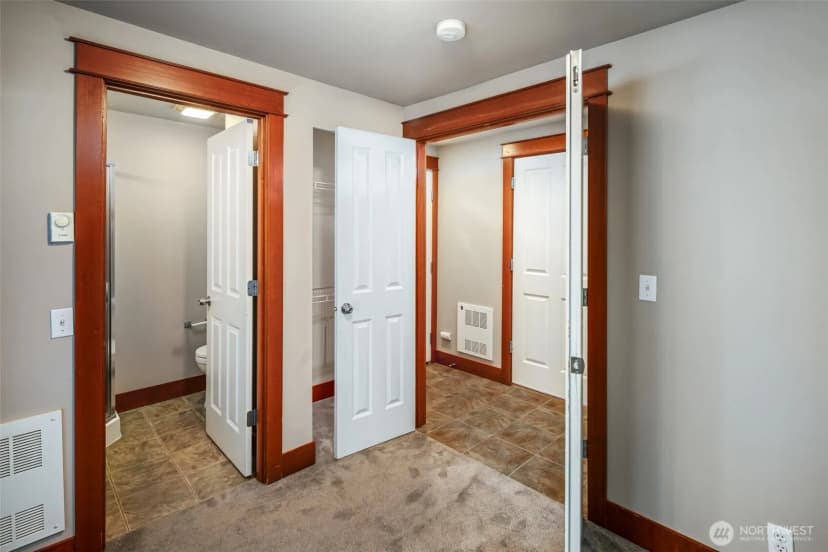 Property photo for 5260 Brooklyn Avenue Ne #b, Seattle photo 23