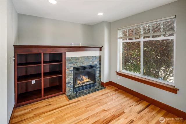 Property photo for 5260 Brooklyn Avenue Ne #b, Seattle photo 5