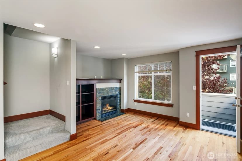 Property photo for 5260 Brooklyn Avenue Ne #b, Seattle photo 4