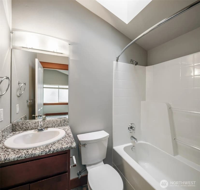 Property photo for 5260 Brooklyn Avenue Ne #b, Seattle photo 20