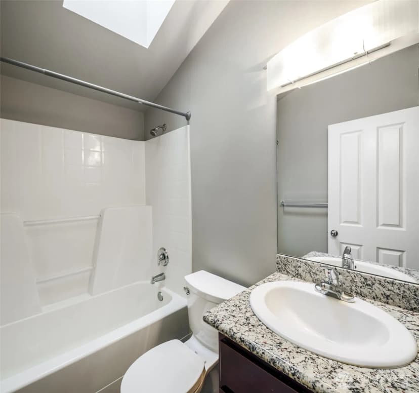 Property photo for 5260 Brooklyn Avenue Ne #b, Seattle photo 16