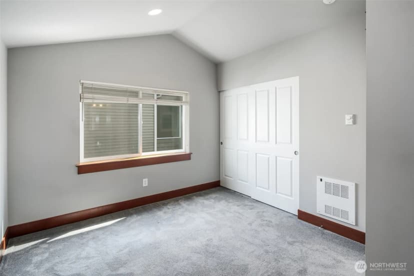 Property photo for 5260 Brooklyn Avenue Ne #b, Seattle photo 18