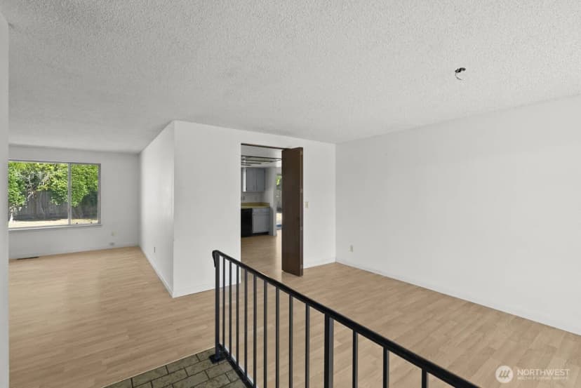 Property photo for 7515 97th Avenue Sw, Lakewood photo 2