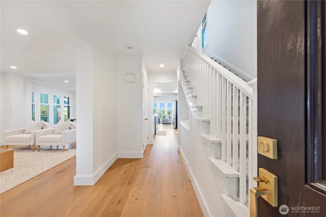 Property photo for 1140 23rd Avenue E, Seattle photo 4