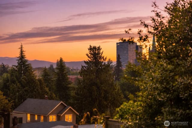 Property photo for 317 Ne 58th Street, Seattle photo 2