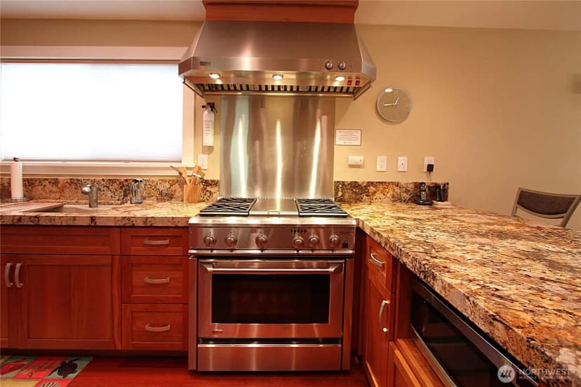 Property photo for 8011 Aurora Avenue N, Seattle photo 10